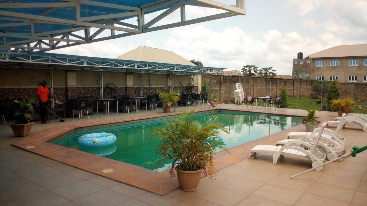 Mataan Hotel And Suites Ibadan Bagian luar foto