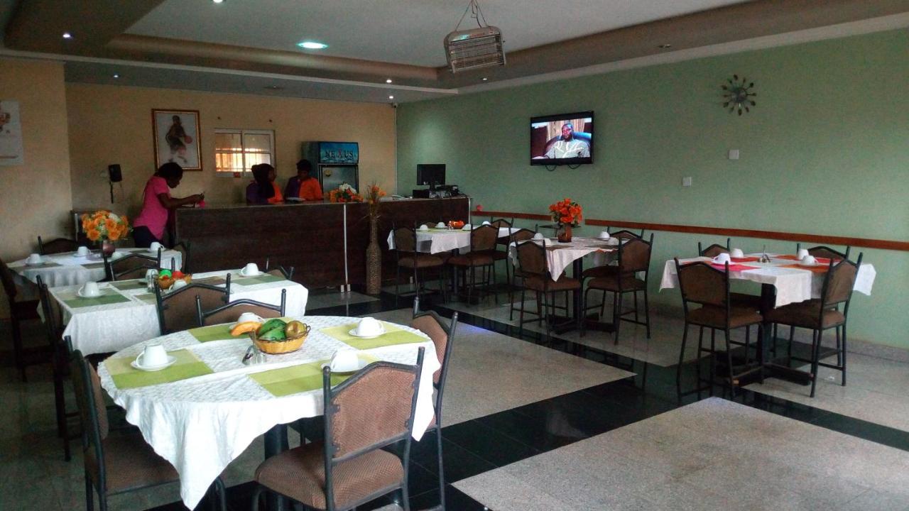 Mataan Hotel And Suites Ibadan Bagian luar foto