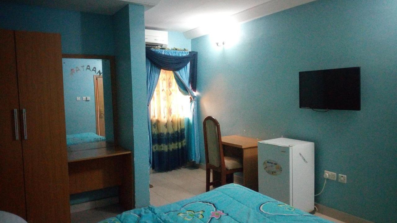 Mataan Hotel And Suites Ibadan Bagian luar foto
